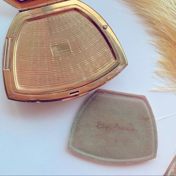 Vintage Elgin American Gold Etched Powder Compact - Picture 3 of 7